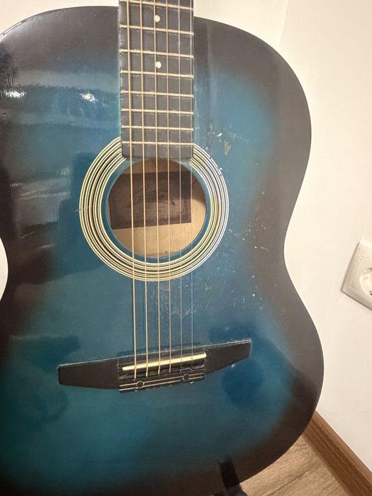 Продам гитару бывшего в употреблении
