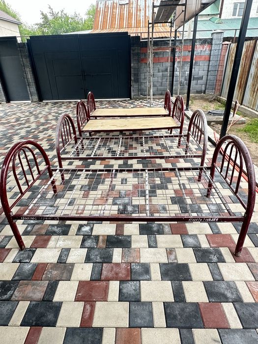 Кровать металлическая