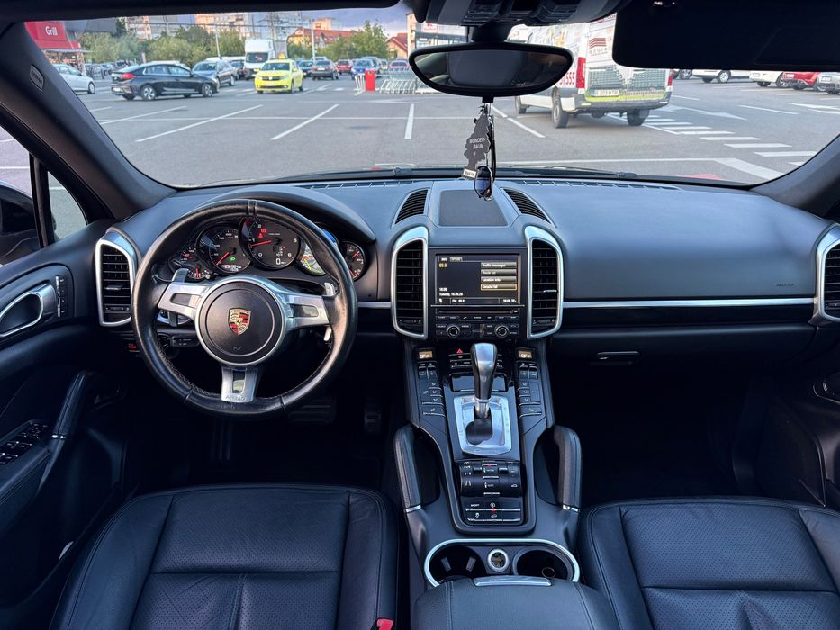 Porsche Cayenne  3.0D /245 cai/ an 2012 /Perne Aer ,,Xenon, Panoramic ,Piele ,Carlig 3,5T