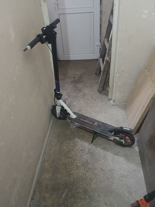 Trotineta electrica Aprilia
