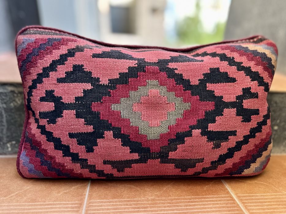 Подушки из старинного килима