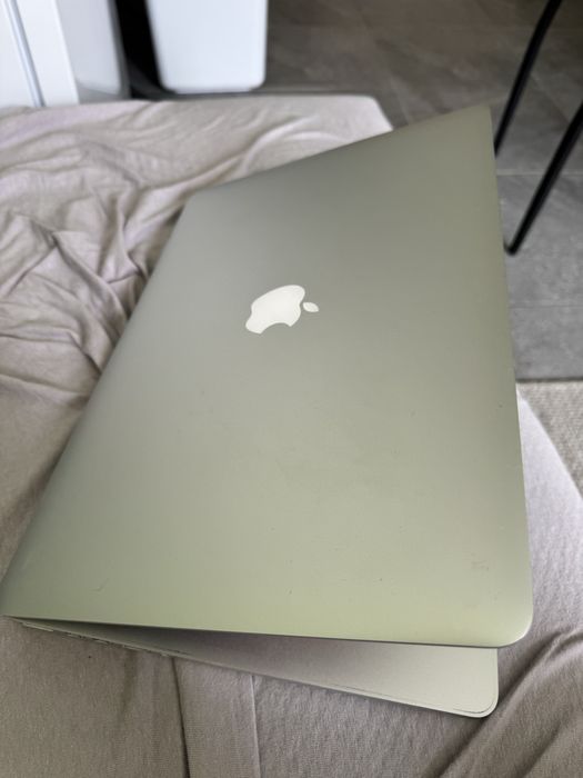 Macbook Pro laptop без забележки