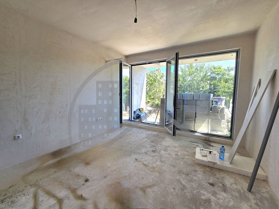 Продава се Двустаен апартамент в Варна, Бриз - 50 кв.м за 2884 €/кв.м - Снимка #2