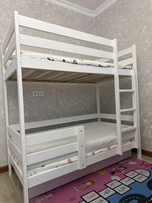 Продаю детский кровать двухъярусный!