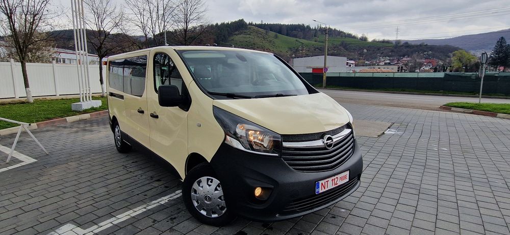 Opel Vivaro EcoFlex 8+1 locuri 2017 AC Finanțarea prin TBI Bank