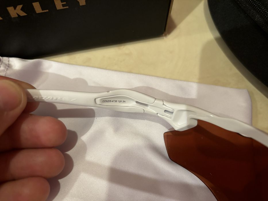 Ochelari Oakley Noi