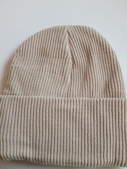 Продам женские шапки