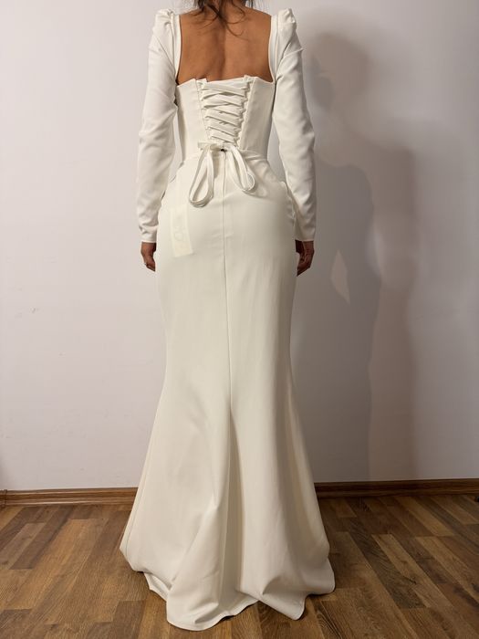 Vand  rochie de mireasa noua cu eticheta si  cu voal- Sibiu- Marime S-XS