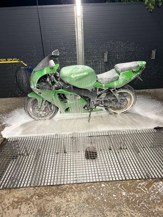 Vând sau schimb Kawasaki zx7r