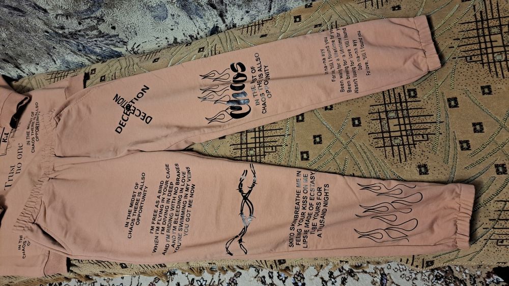 Продам костюм для девочки