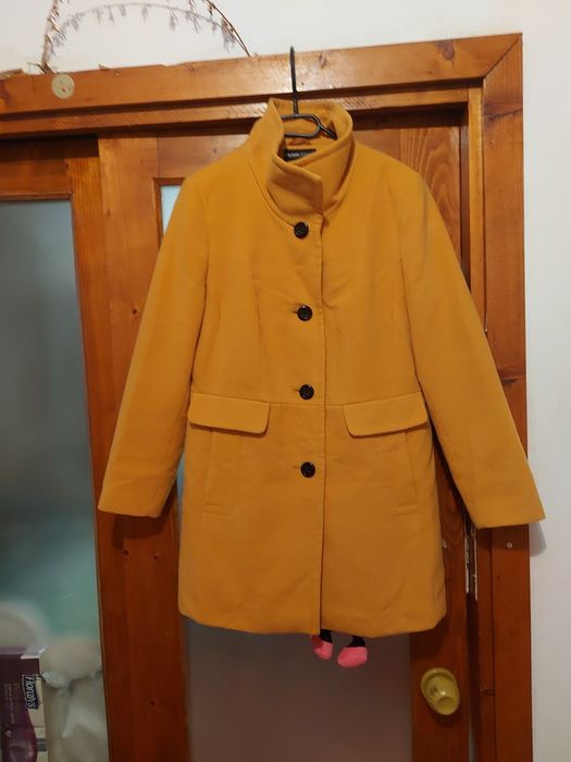 Palton damă marimea 42 culoare deosebită