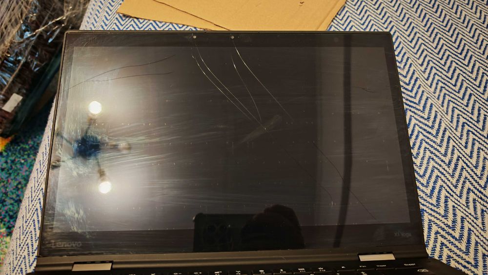 ThinkPad X1 Yoga 2nd 14.1" I7 gen 7  nu porneste placa de baza fara interventii