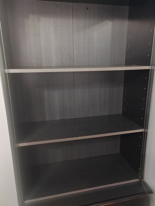 Vitrină cu uși din sticlă, Vitrines szekrény 
Vitrines szekrény eladó