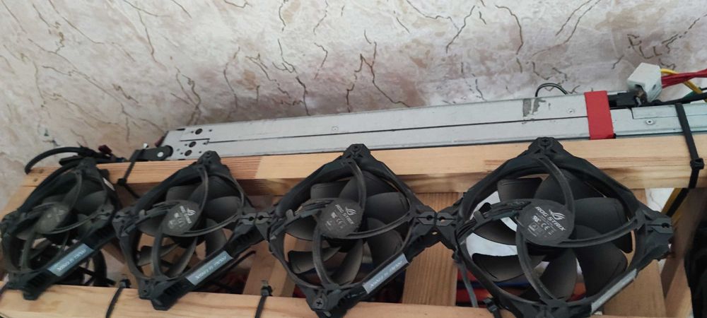 Продавам майнинг риг