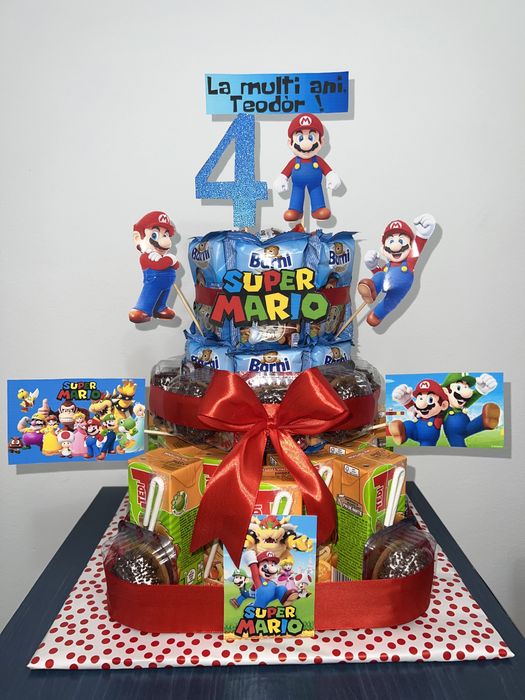 Tort din dulciuri ambalate