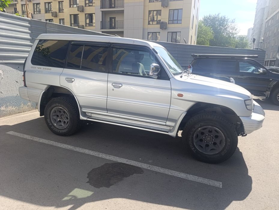 Mitsubishi Pajero 2