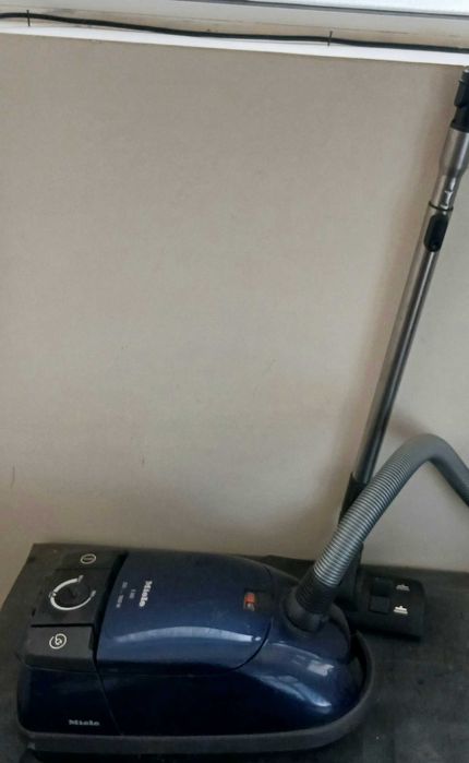 Прахосмукачка MIELE 1800 W