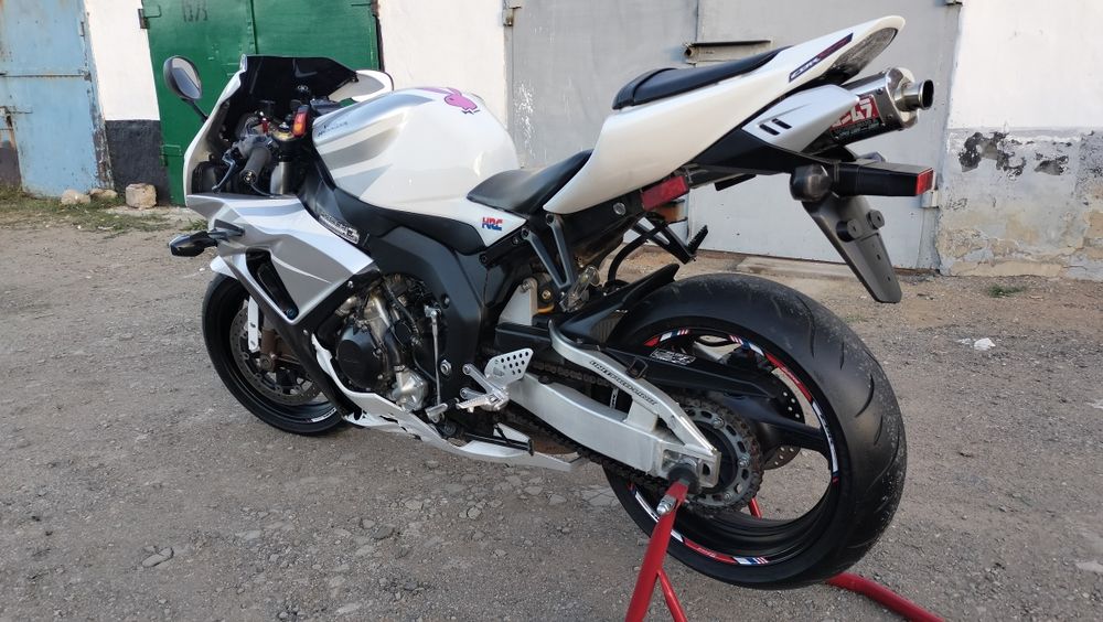 Продам мотоцикл Хонда сбр 1000 RR 2006