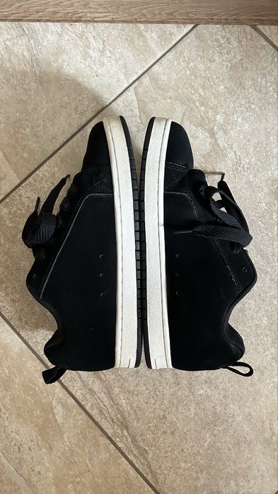 Продам кроссовки DCSHOEUSA