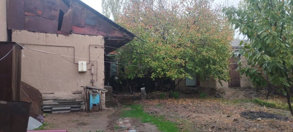 Uy sotiladi parkentni sentrida