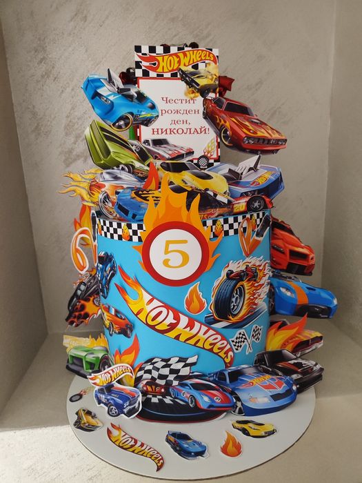 Торта от 30 книжки,30молива и  30 пастели