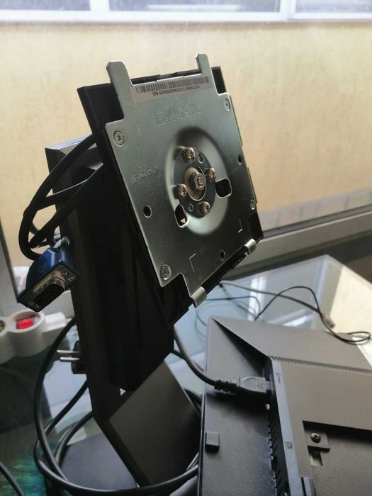 Dell монитор 19 инча. Ползван около 2 месеца само