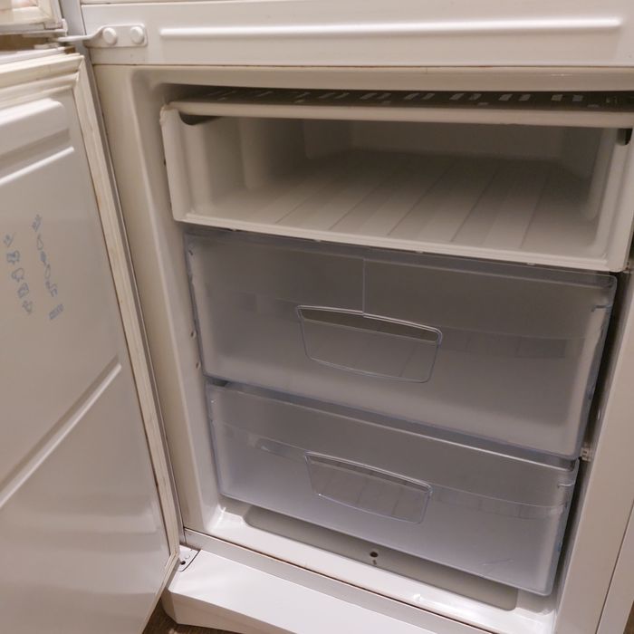 Продам холодильник Indesit