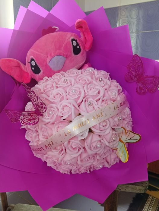 Buchete de flori cu stichi preț 150 lei