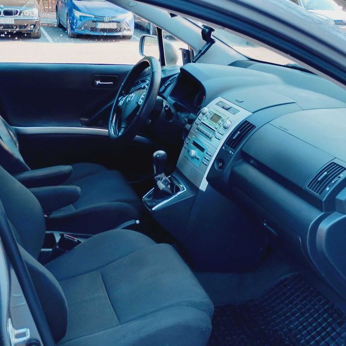 Безупречен Toyota Verso 2005г, обслужен, кара се ежедневно