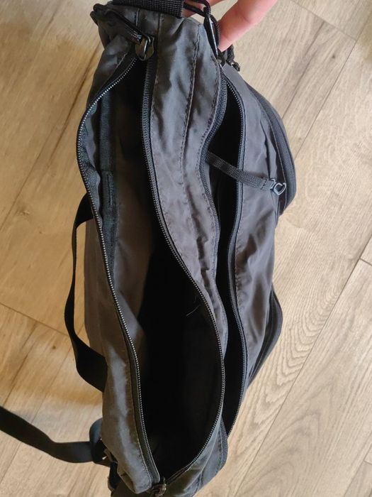 Pantaloni scurți mărime 46 și geanta umăr FjallRaven
