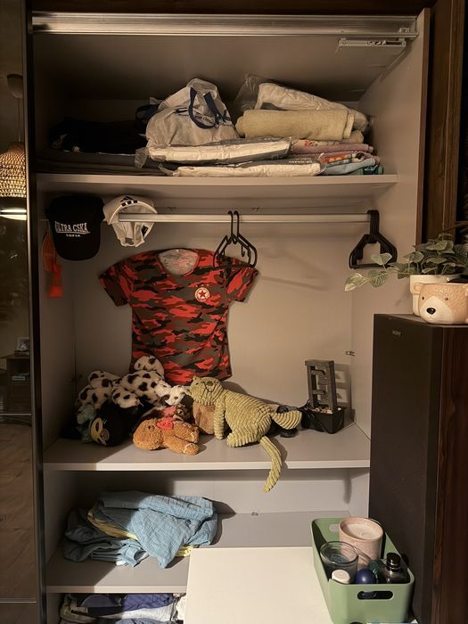 Гардероб ,малко ползван