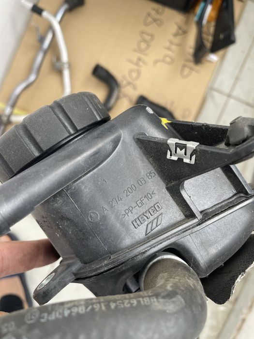 Бачок антифриза с патрубками m274
