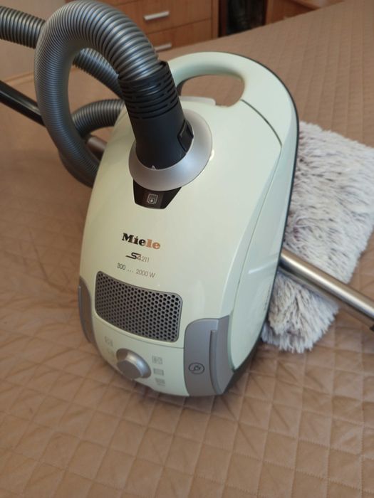 Прахосмукачка Miele S4211
