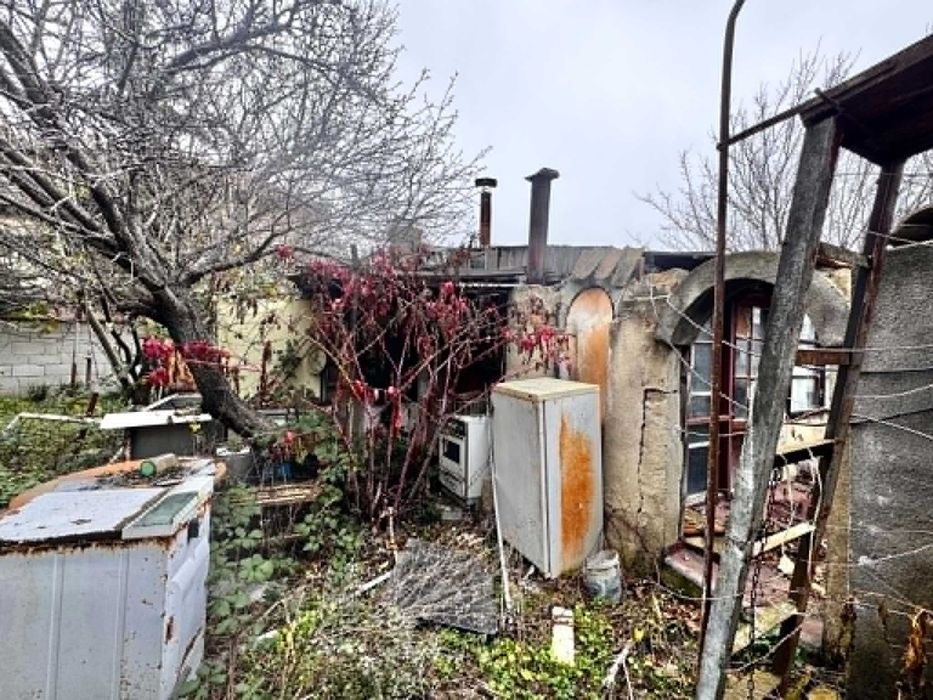 Продава поземлен имот 801 кв.м. в град Варна, м-т Планова (на граница с кв. Възраждане 4)