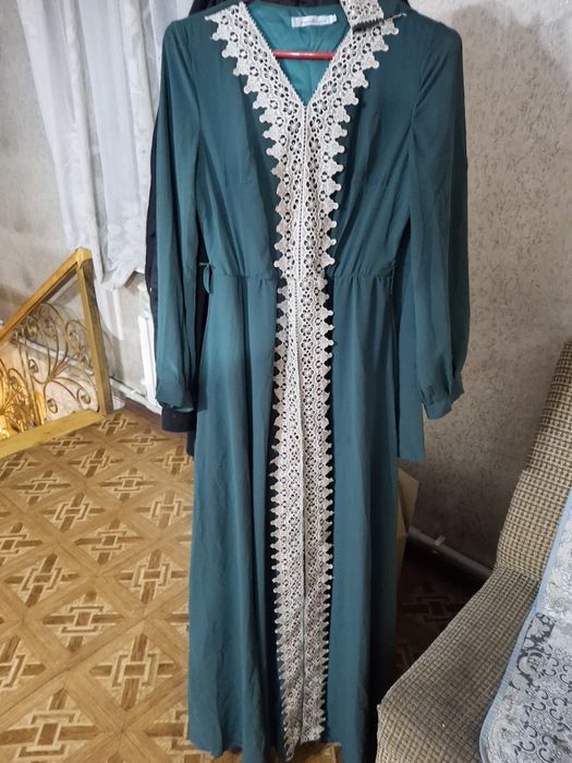 Продам платье   и юбки разные