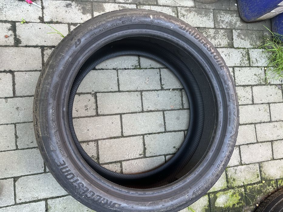 Cauciuc vara Bridgestone 255 40 20 6 mm la 200 ron an fabricatie 2023