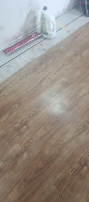 Ламинат продам в хорошем состоянии 50 квадратных метров 8 мм