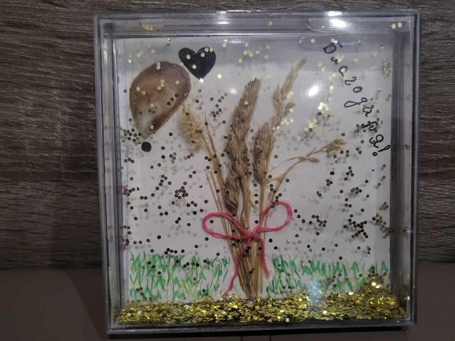 Ръчно изработени картички с атрактивни рамки