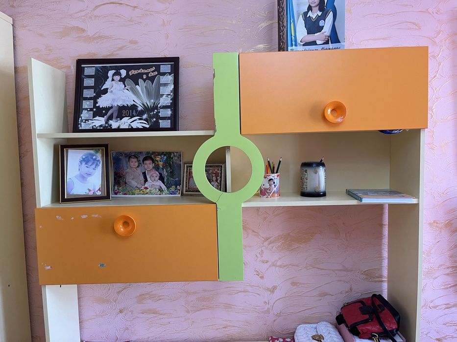 Комплект мебель: Шкаф, тумба и стенка.