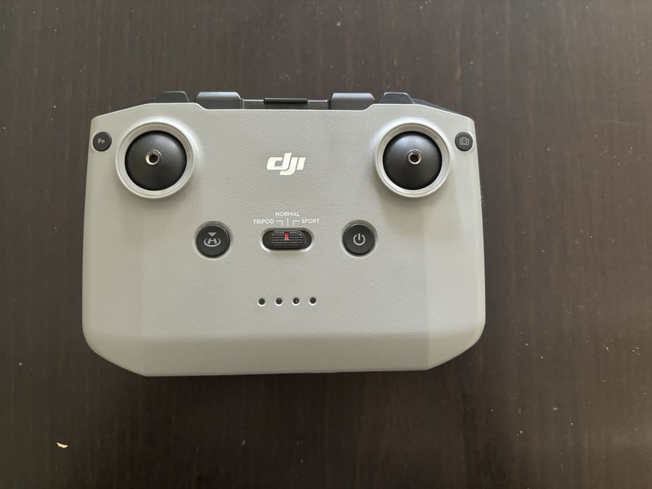 Продавам дрон DJI Mavic Air 2