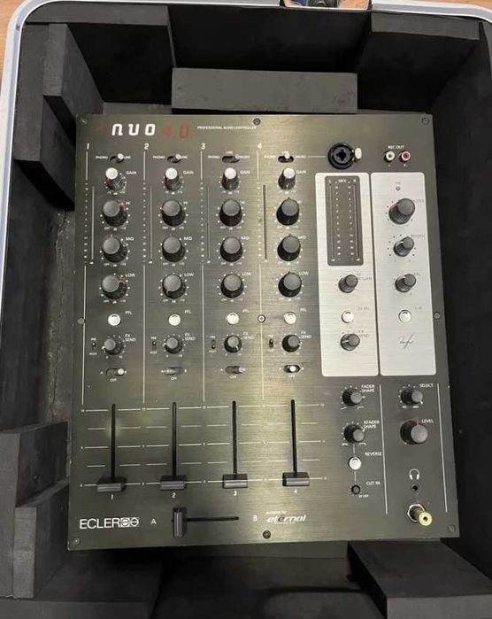 mixer audio pentru DJ Ecler Nou 4.0 analogic, în stare foarte bună!