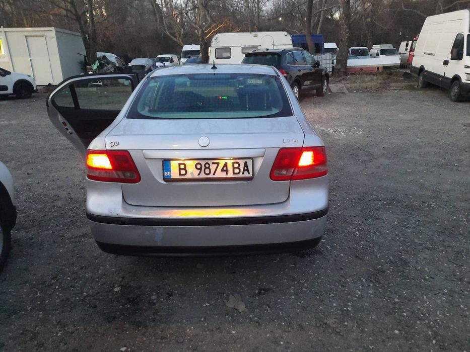 Автомобил  -Saab