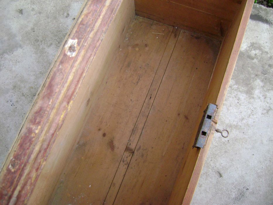 Стара ракла два броя  /скрин/ и стара закачалка .