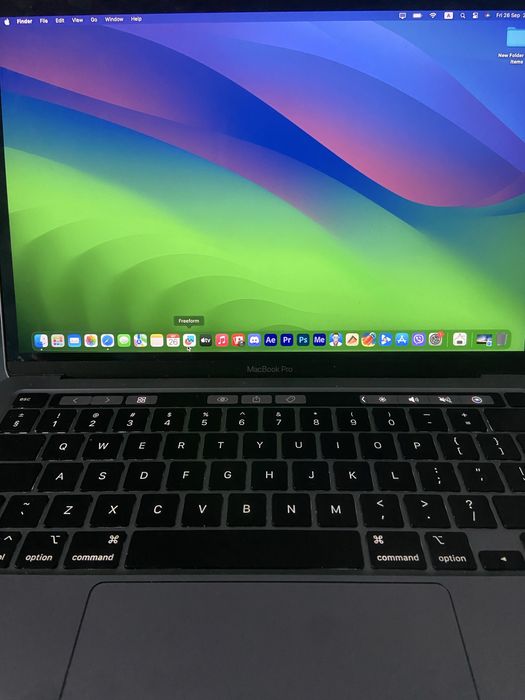 Продавам Macbook pro 13 2020