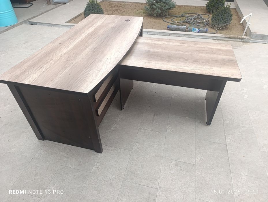Продам офисный директорский стол