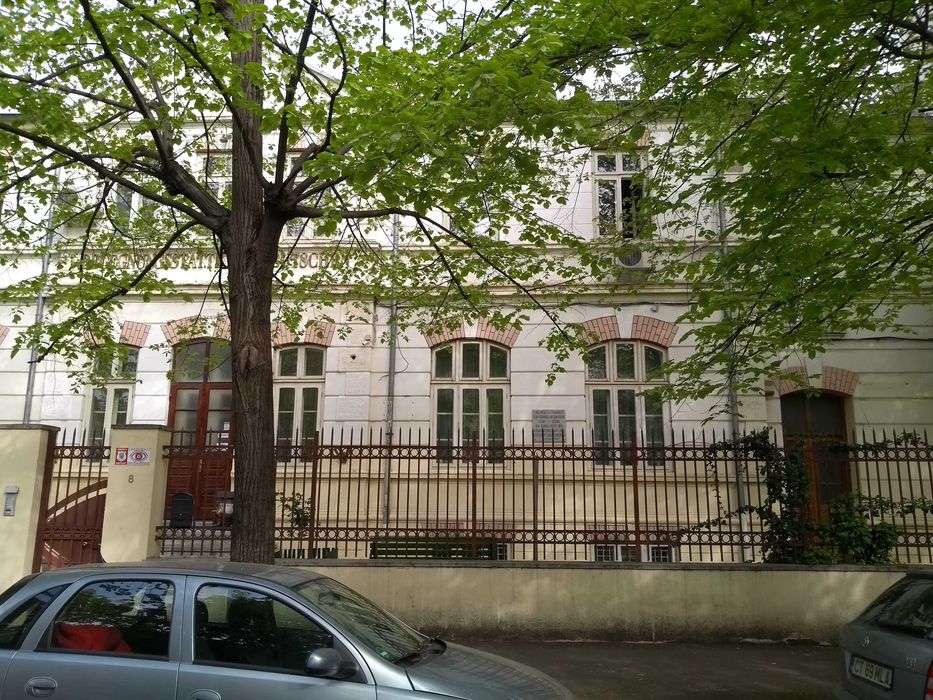 Închiriez două birouri ultracentral lângă Sala Sporturilor