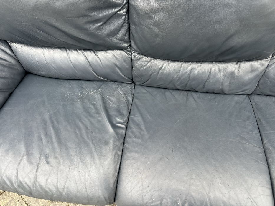 Кожен диван с 3 седалки с колелца