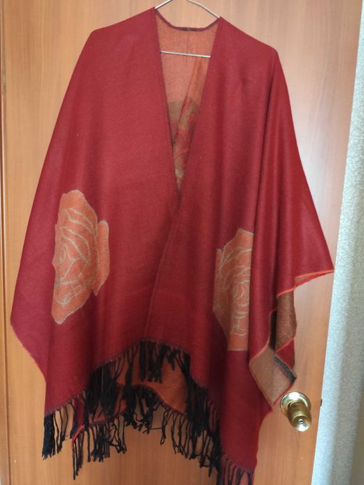 продается теплое пончо