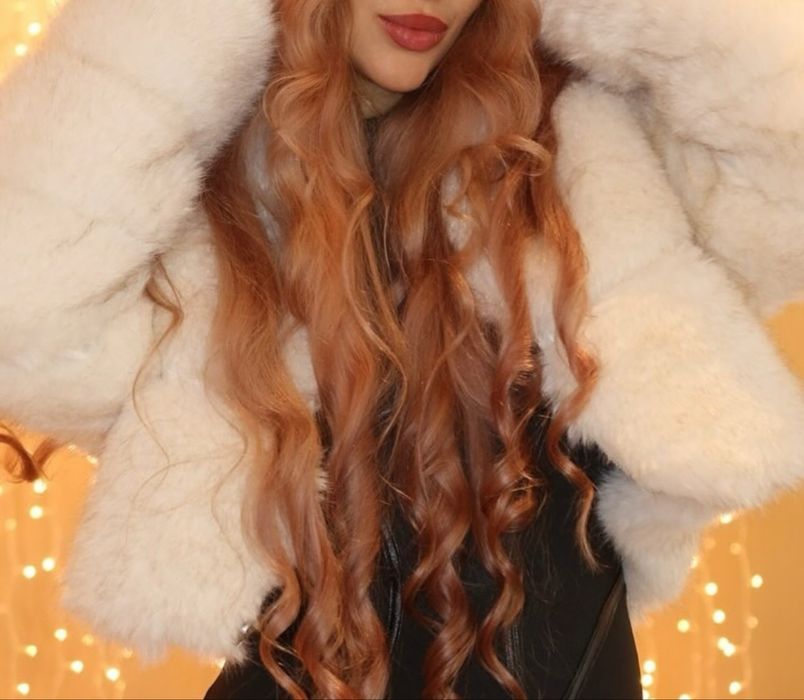 Бяло пухкаво яке от еко косъм, имитиращо лисица