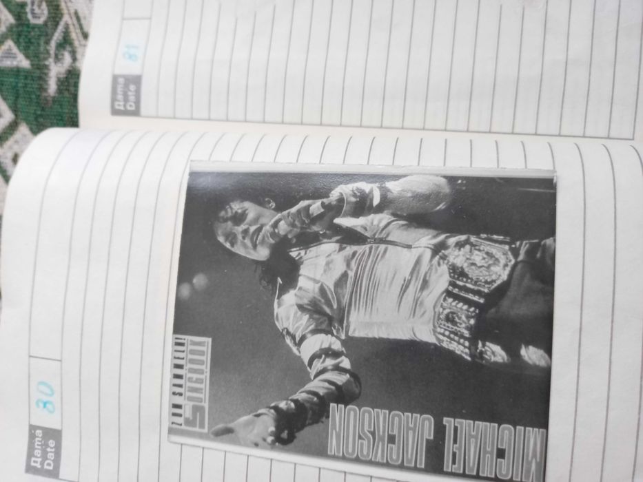 Продавам стари календарчета